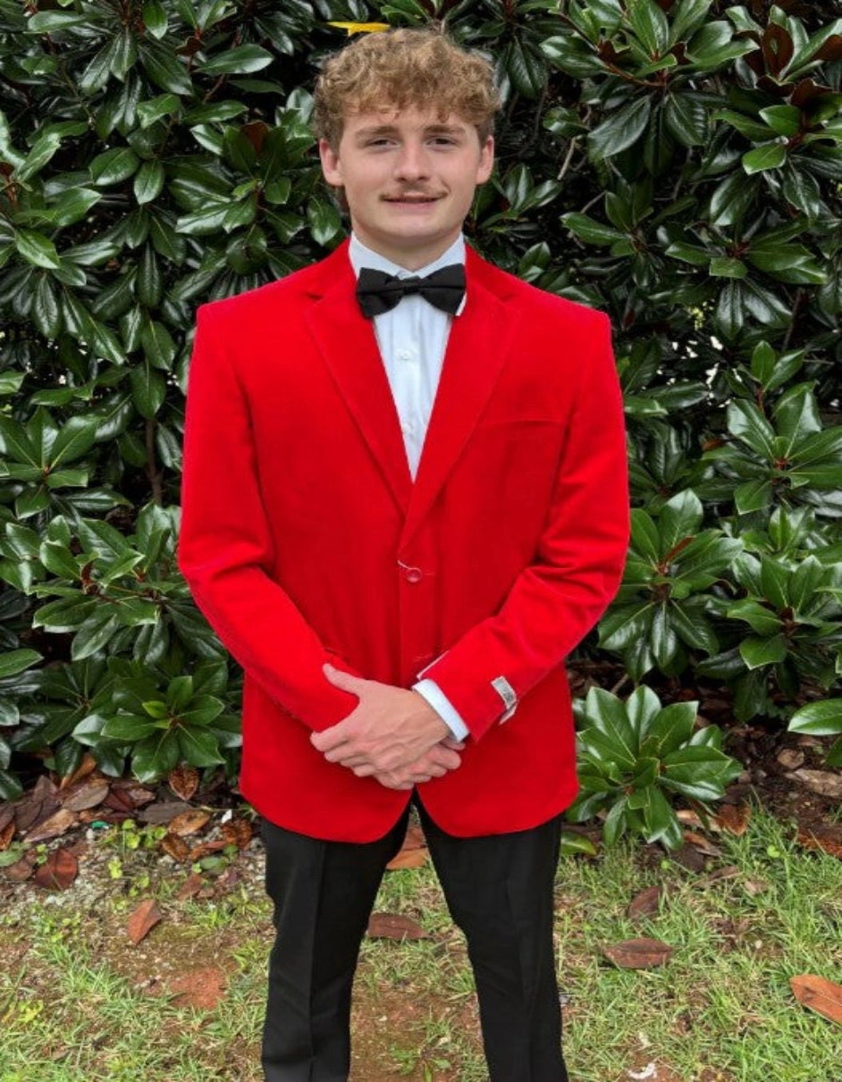 Crimson Velvet Blazer: Elevate Your Style. Effortless Sophistication in Red. A Modern Gentleman's Must-Have.